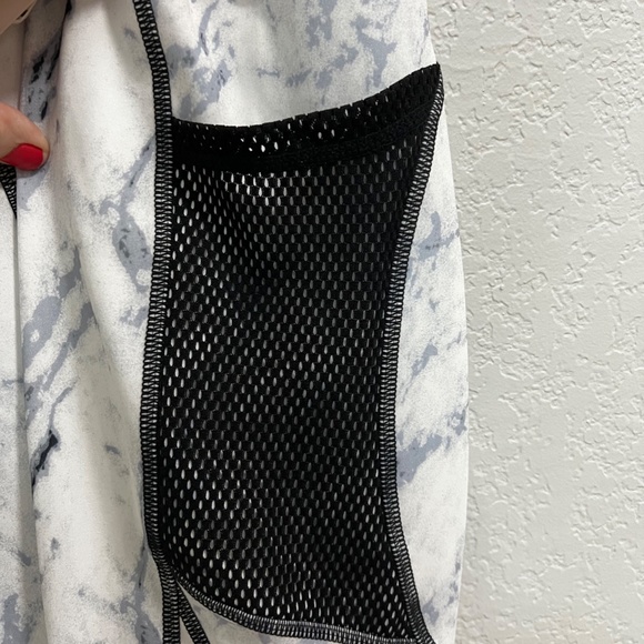 NWT JGX Plus Hi Rise Compression Capris - Picture 3 of 8